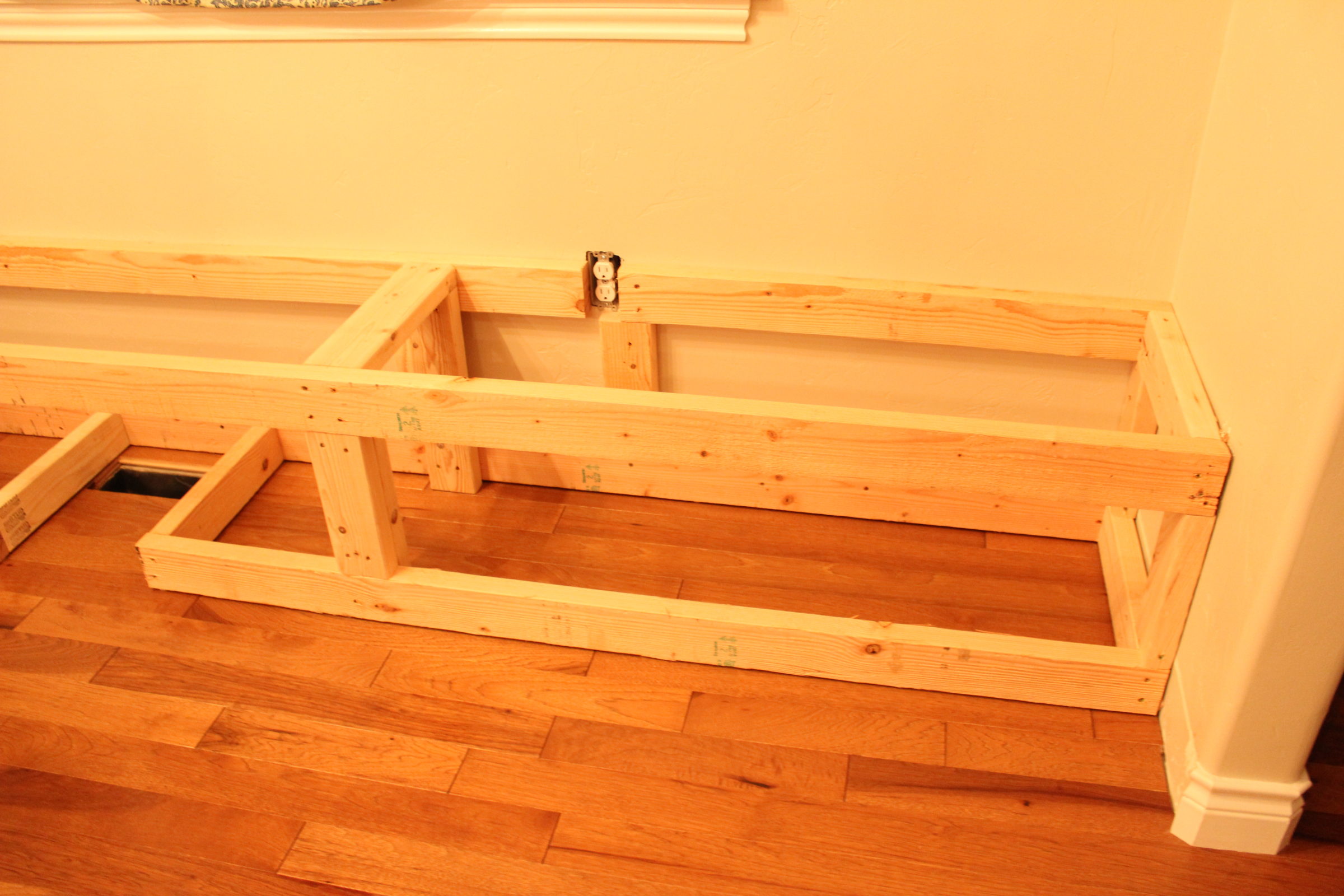 Breakfast Nook Update The Bench The Wood Grain Cottage