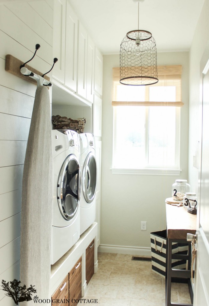 Tips for Designing and Decorating Your Laundry Room - Image via The Wood Grain Cottage | www.andersonandgrant.com