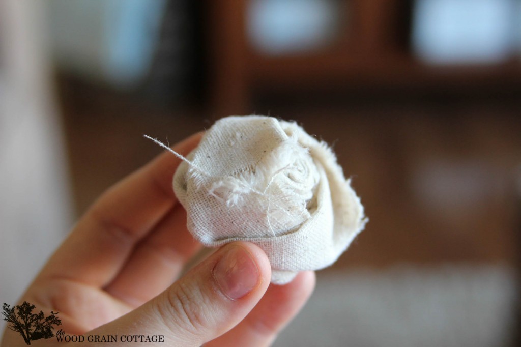 How To Make Fabric Rosette's by The Wood Grain Cottage