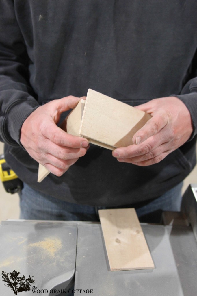 DIY Recipe Box by The Wood Grain Cottage