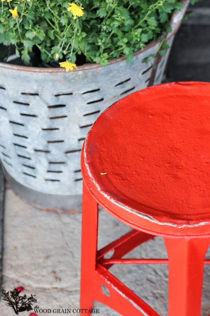 Red Outdoor Stool by The Wood Grain Cottage #maisonblanchepaint  #paintedfurniture #ad 