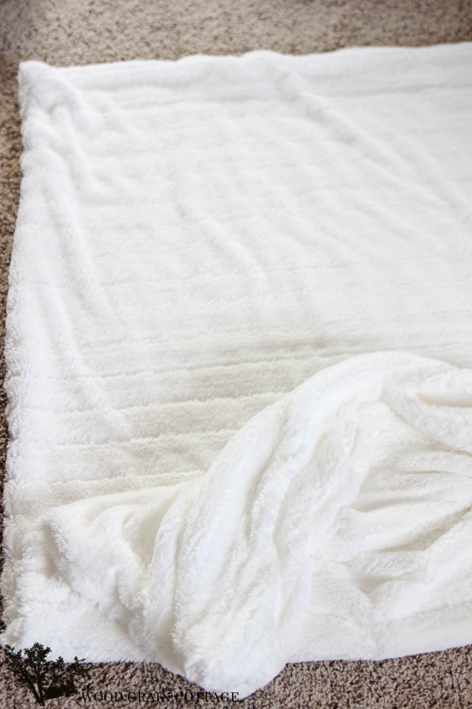 DIY White Fluffy Blanket- Farmhouse Style! by The Wood Grain Cottage