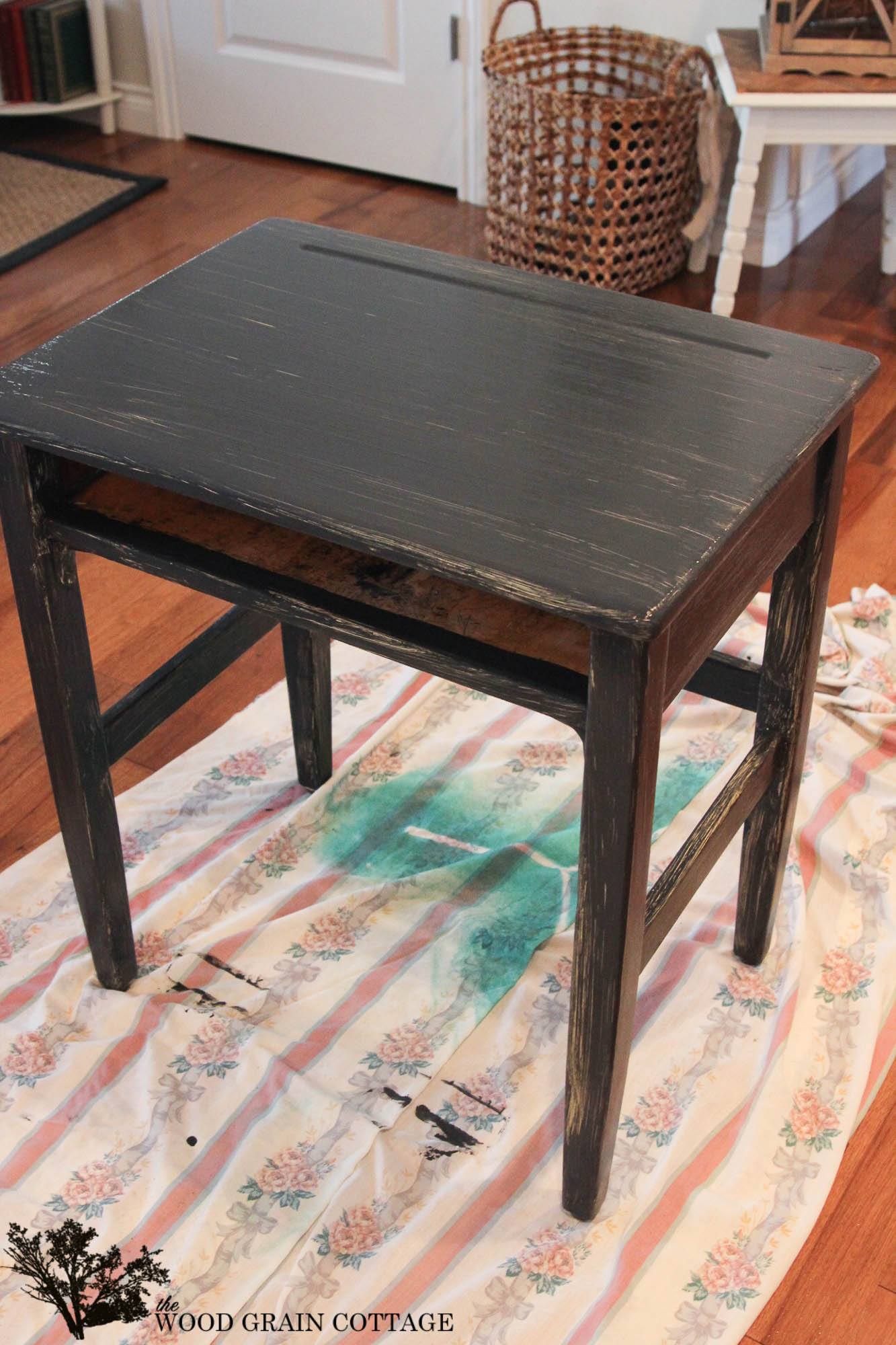 Child's Desk Makeover by The Wood Grain Cottage
