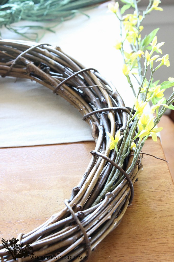 The easy way to make a wreath. Full tutorial by The Wood Grain Cottage