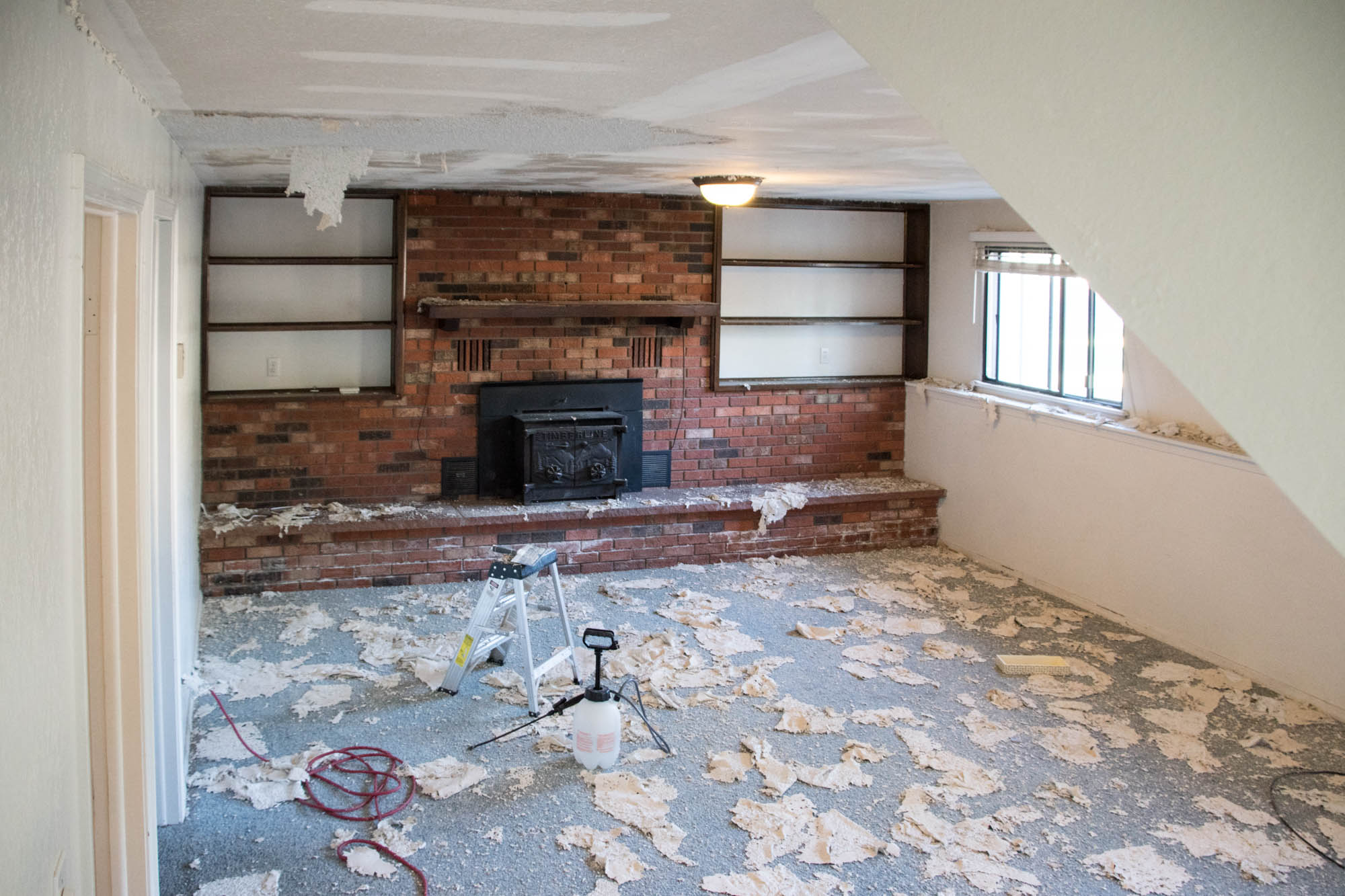Scraping Popcorn Ceilings & Removing The Carpet