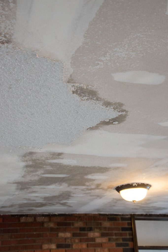 Scraping Popcorn Ceilings Removing The Carpet The Wood