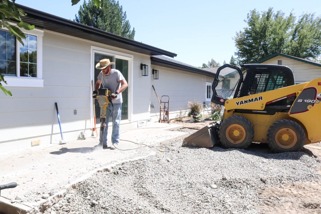 TGI-Friday: Patio Demo, Landscaping & House Video's by The Wood Grain Cottage