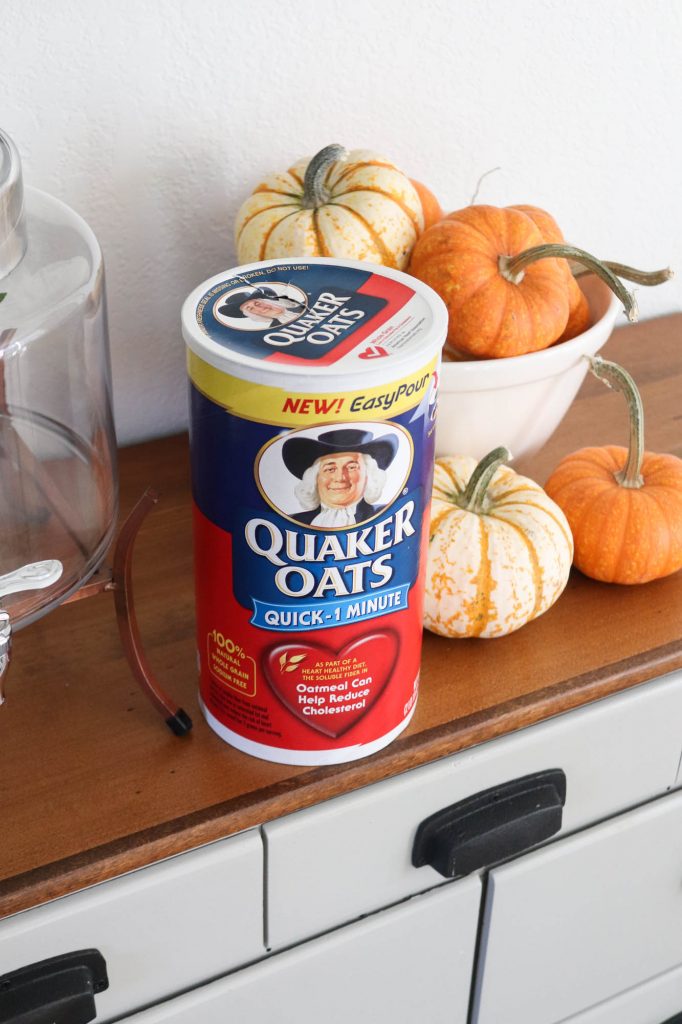 A picture of an oatmeal container.