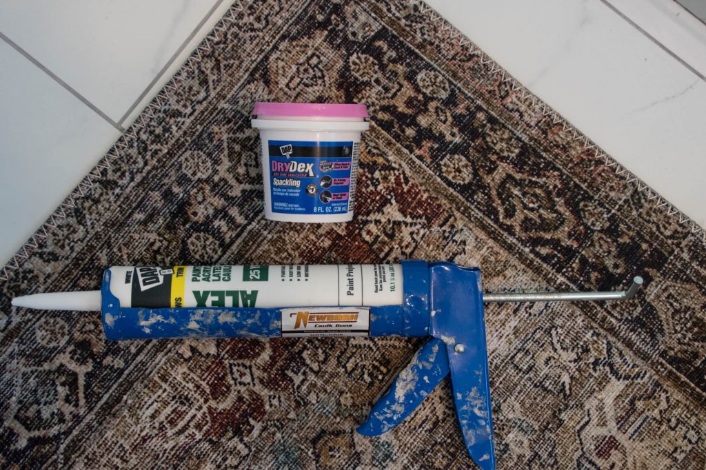 A picture of the caulking gun and nail filler. 