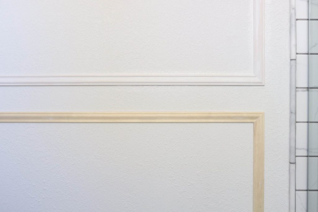 A picture of the wall moulding being painted. 