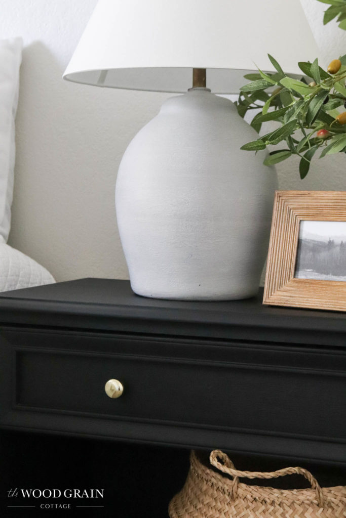 A picture of the finished nightstand. 