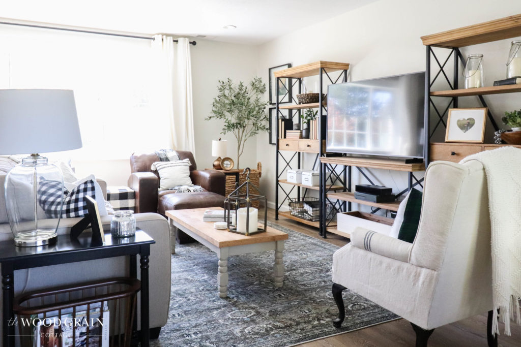 A picture of our living room with the new rug. 
