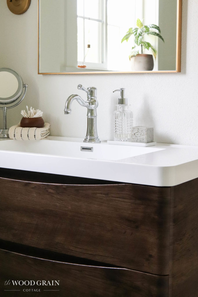 A close up picture of the vanity. 
