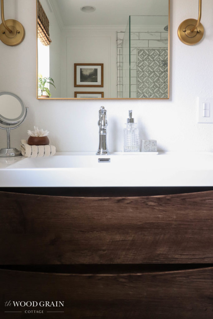 A close up picture of the vanity. 