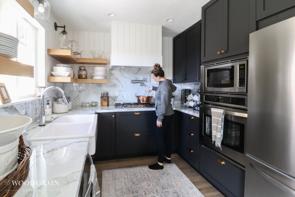 A picture of the rug in the kitchen.