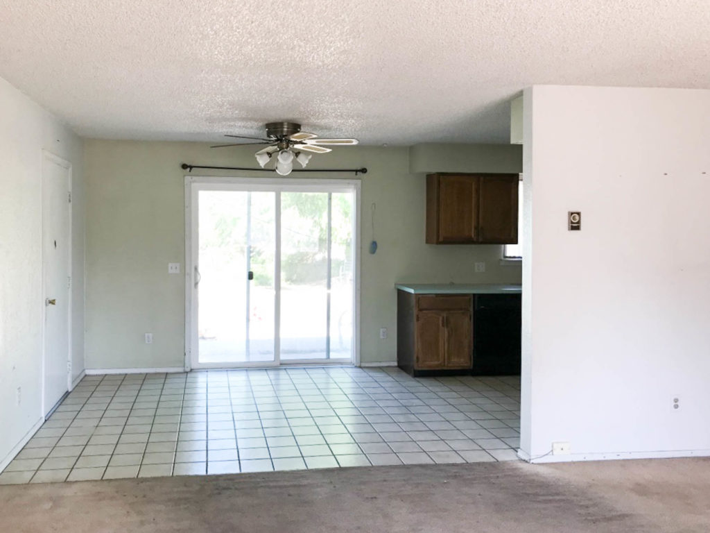 A picture of the dining room when we bought the house. 