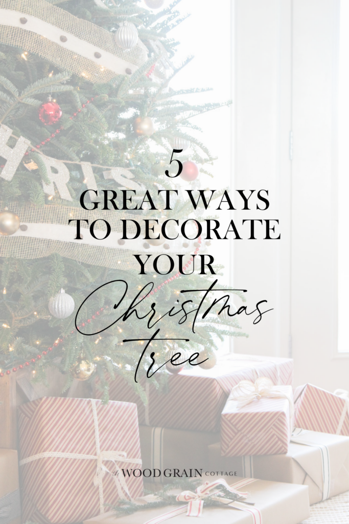 A picture showing an idea on decorating your Christmas tree.